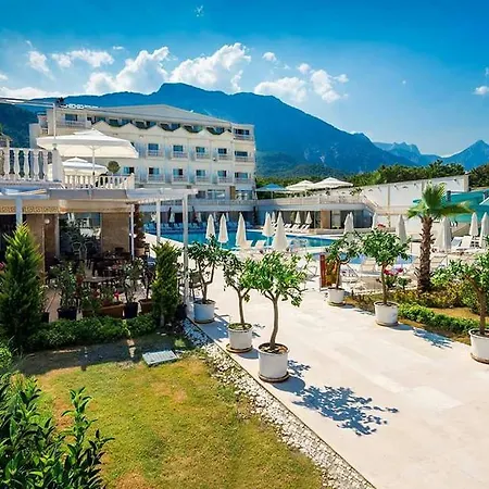 Imperial Palace Hotel *